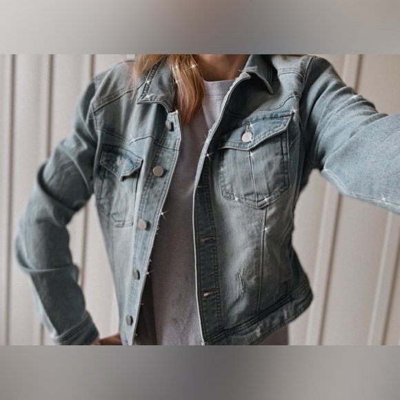 NWT Arizona Jean Jacket in light classic denim - Picture 3 of 3